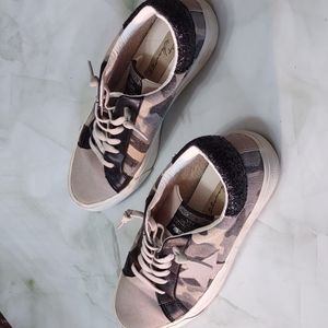 Vintage Havana women's designer sneakers camo with sparkle trim size 7 (?)